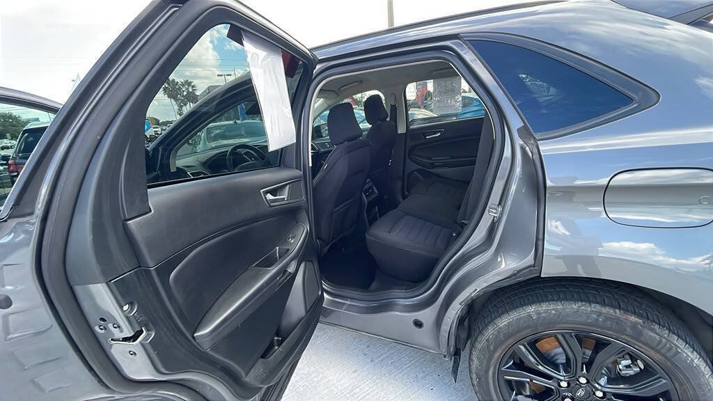Used 2024 Ford Edge SE w/ Black Appearance Package AWD/4WD image 8