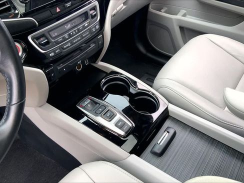 Used 2021 Honda Pilot Touring image 17