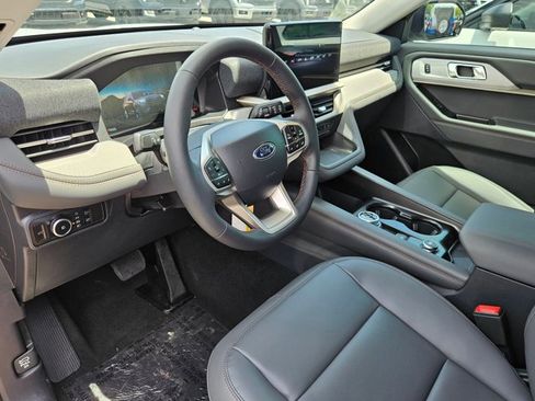 New 2026 Ford Explorer Active RWD image 3
