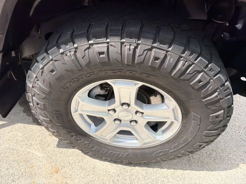 Used 2019 Jeep Wrangler Sport AWD/4WD image 12