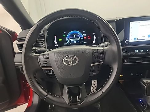 Used 2025 Toyota Camry SE FWD image 31