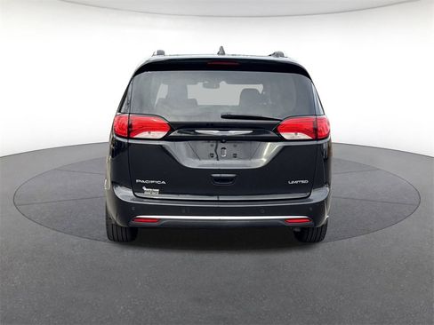 Certified 2019 Chrysler Pacifica Limited w/ Tire & Wheel Group image 4