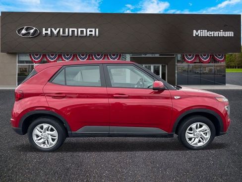 Certified 2022 Hyundai Venue SE image 4