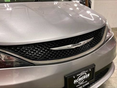 Used 2021 Chrysler Voyager Lxi FWD image 29