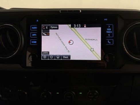 Used 2018 Toyota Tacoma TRD Sport AWD/4WD image 21
