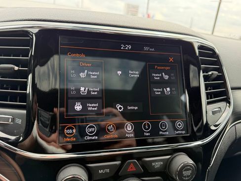 Used 2020 Jeep Grand Cherokee Limited w/ Luxury Group II image 32