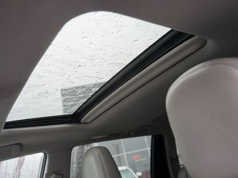 Used 2017 Toyota Highlander XLE AWD/4WD image 16