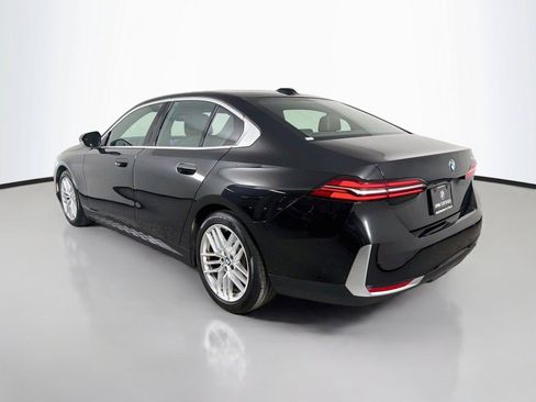 Used 2024 BMW 530i w/ Premium Package RWD image 7