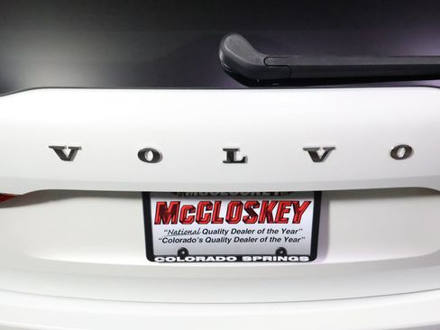Used 2023 Volvo XC60 B5 Plus AWD/4WD image 8