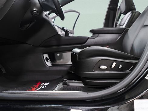 Used 2022 Cadillac XT5 Premium Luxury w/ LPO, Floor Liner Package image 27