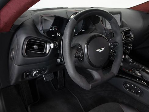 Used 2022 Aston Martin V8 Vantage Coupe image 23