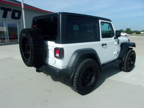 Used 2020 Jeep Wrangler Sport AWD/4WD image 3