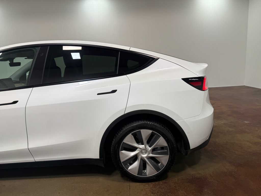Used 2021 Tesla Model Y Long Range AWD/4WD image 35