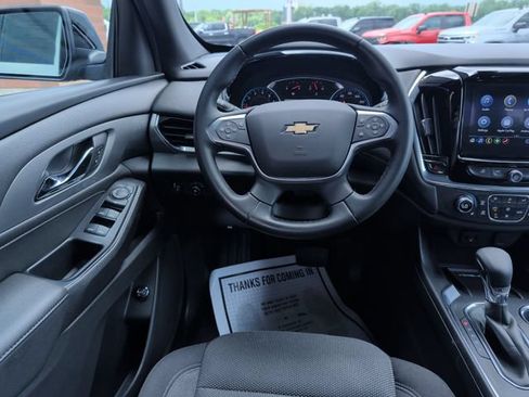 Used 2023 Chevrolet Traverse LT FWD image 3