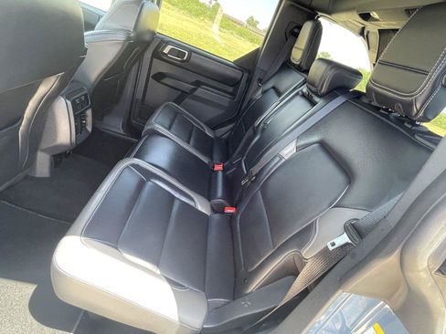 Used 2025 Ford Bronco Outer Banks w/ Sasquatch Package AWD/4WD image 23