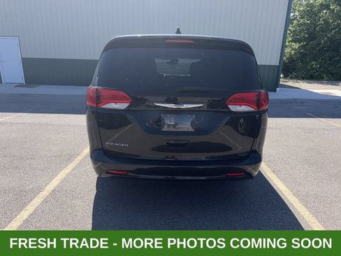 Used 2023 Chrysler Voyager LX FWD image 3