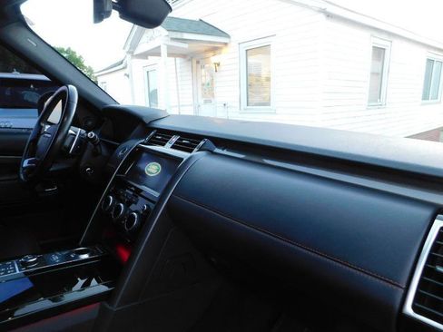 Used 2018 Land Rover Discovery HSE Luxury image 24