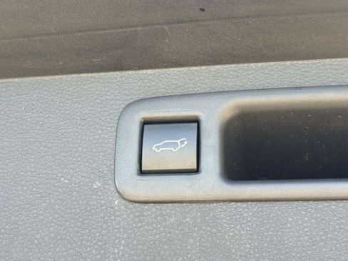 Used 2024 Toyota Highlander LE AWD/4WD image 31
