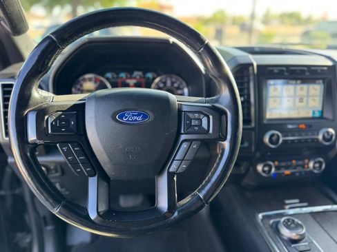 Used 2018 Ford Expedition Limited RWD image 18