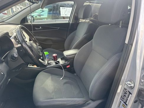 Used 2017 Kia Sorento LX w/ LX Convenience Package image 4