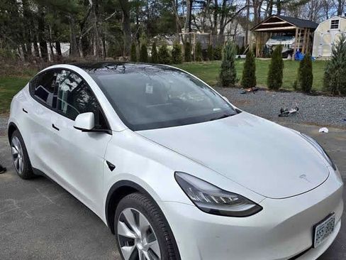 Used 2021 Tesla Model Y Long Range AWD/4WD image 1