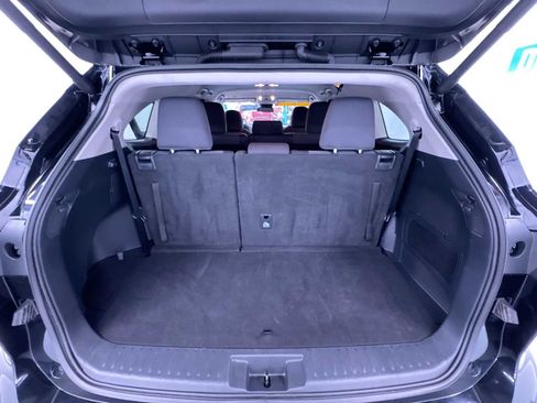Used 2025 Toyota Highlander LE FWD image 43