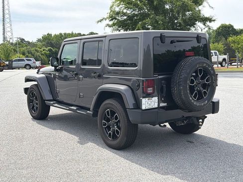 Used 2018 Jeep Wrangler Unlimited Sahara AWD/4WD image 5