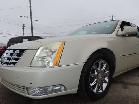 Used 2011 Cadillac DTS Luxury image 31