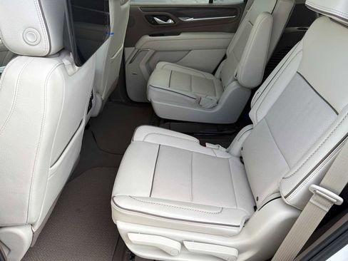 Used 2024 GMC Yukon Denali w/ Denali Reserve Package image 21