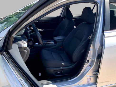 Used 2025 Nissan Altima 2.5 SV FWD image 8