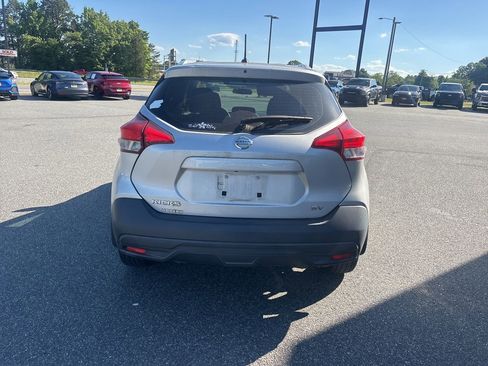 Used 2019 Nissan Kicks SV FWD image 6