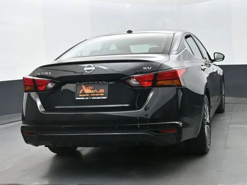 Used 2024 Nissan Altima 2.5 SV image 8