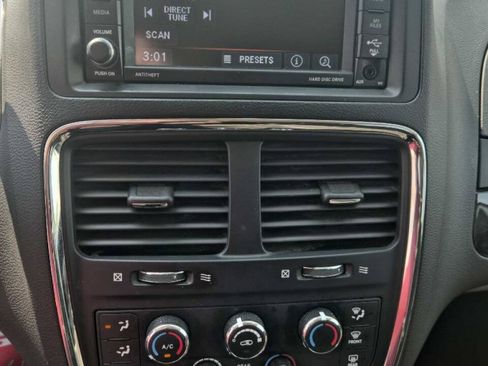 Used 2019 Dodge Grand Caravan SE FWD image 9