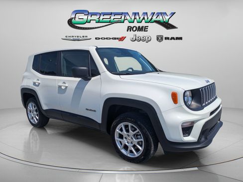 Used 2023 Jeep Renegade Latitude AWD/4WD image 2