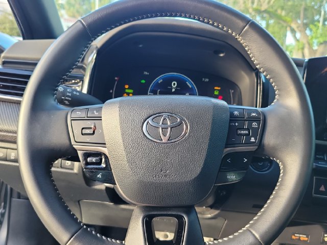 Used 2025 Toyota Camry SE FWD image 14