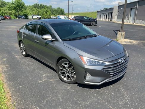 Used 2019 Hyundai Elantra Limited w/ Ultimate Package 02 FWD image 3
