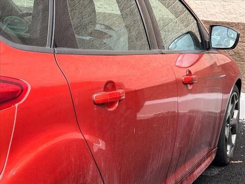 Used 2018 Ford Focus ST image 18