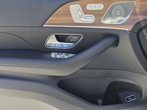 Certified 2025 Mercedes-Benz GLS 450 4MATIC image 23