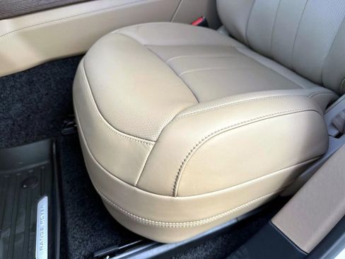 New 2026 Land Rover Range Rover SE image 18