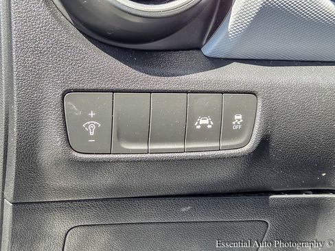 Used 2021 Hyundai Kona SE image 16