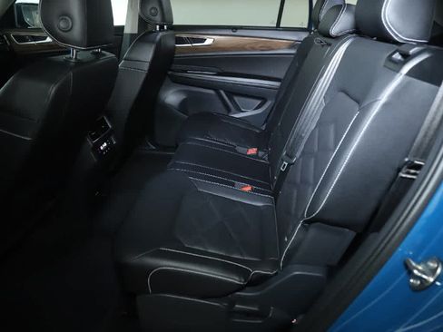 Certified 2026 Volkswagen Atlas SE w/ Panoramic Sunroof Package AWD/4WD image 15