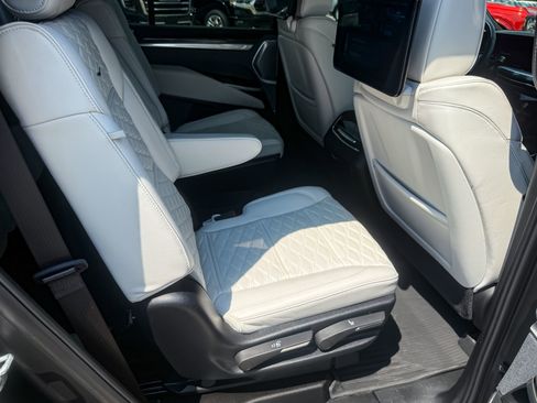 Used 2025 Cadillac Escalade V w/ LPO, Floor Liner Package image 28