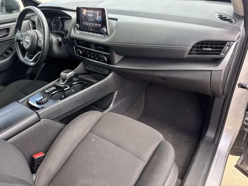 Used 2024 Nissan Rogue S AWD/4WD image 10