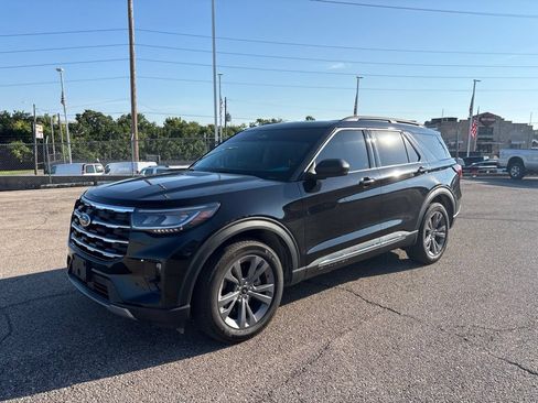 Certified 2025 Ford Explorer Active w/ Active Comfort Package AWD/4WD image 3