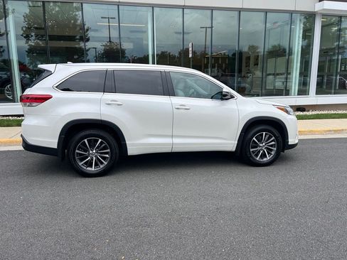 Used 2018 Toyota Highlander XLE AWD/4WD image 9