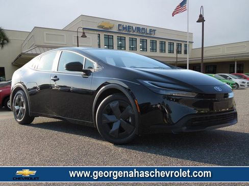 Used 2023 Toyota Prius LE image 1