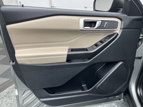 Certified 2020 Ford Explorer XLT w/ Equipment Group 202A image 8