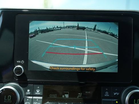 Used 2023 Toyota Highlander LE FWD image 27