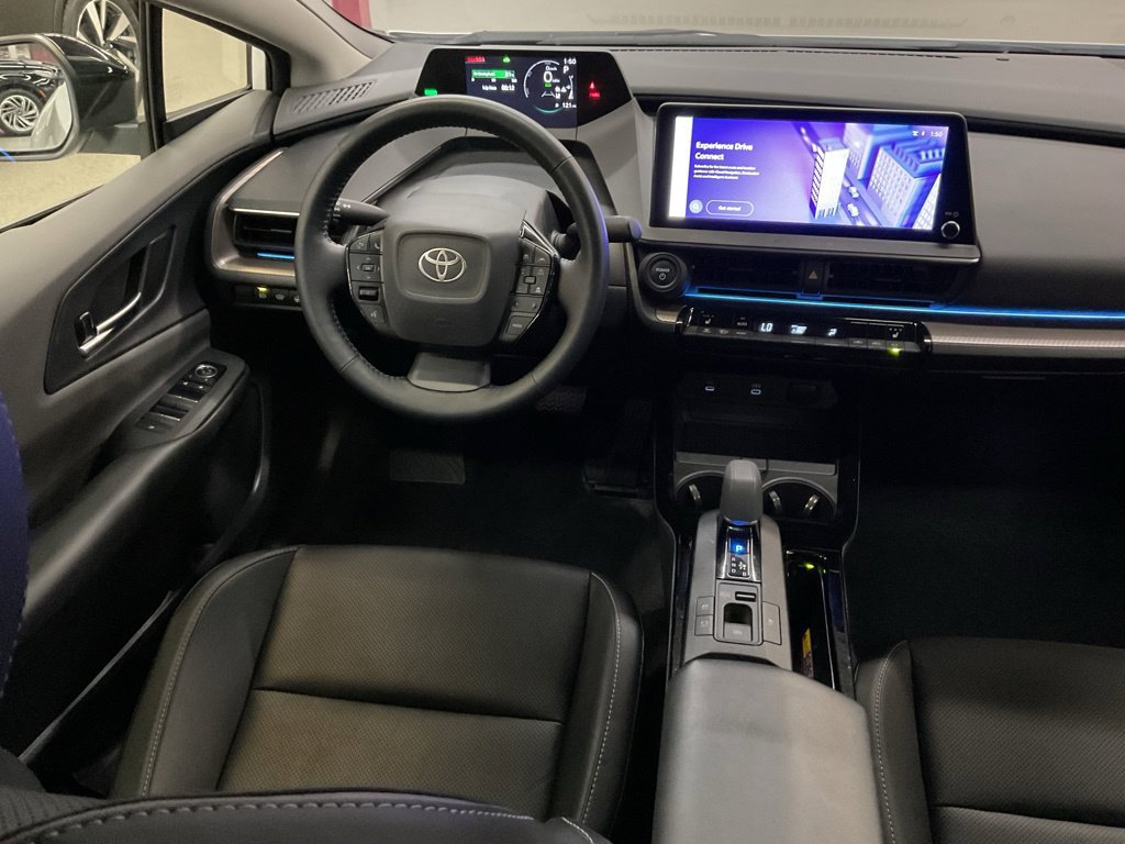 Used 2024 Toyota Prius XLE AWD/4WD image 16