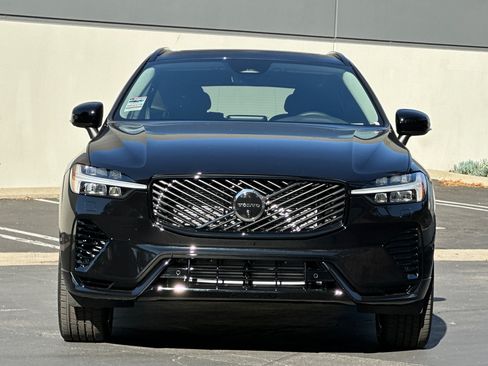 New 2026 Volvo XC60 T8 Plus w/ Climate Package AWD/4WD image 6